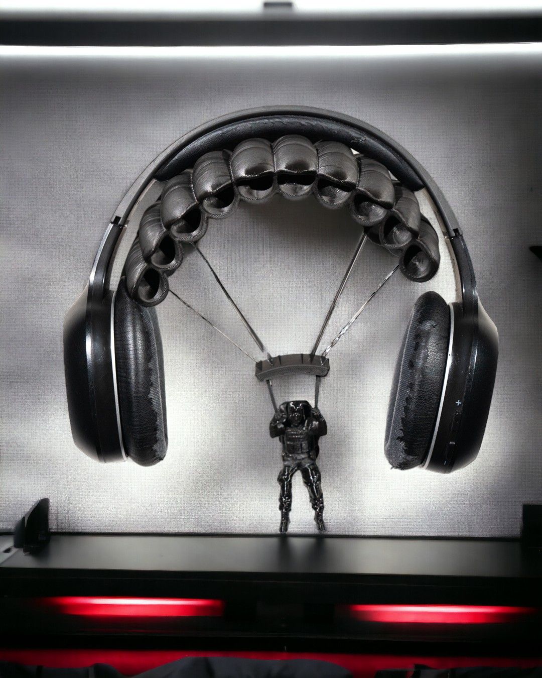 Parachuting Headphone Holder - Image 3