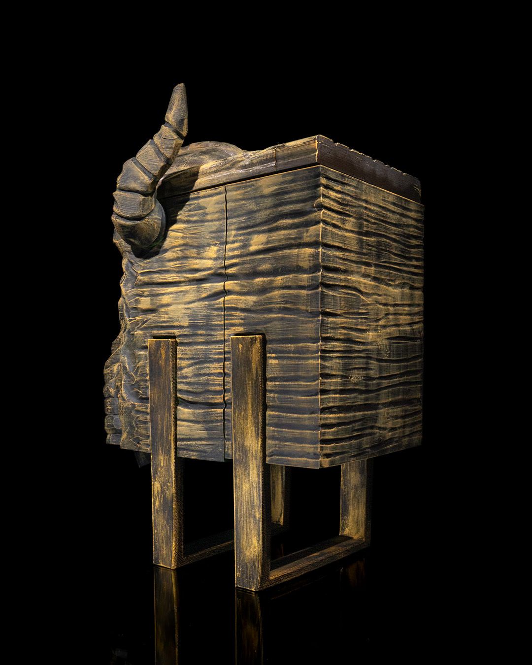 Viking Carved Wine Bag Dispenser - Image 8