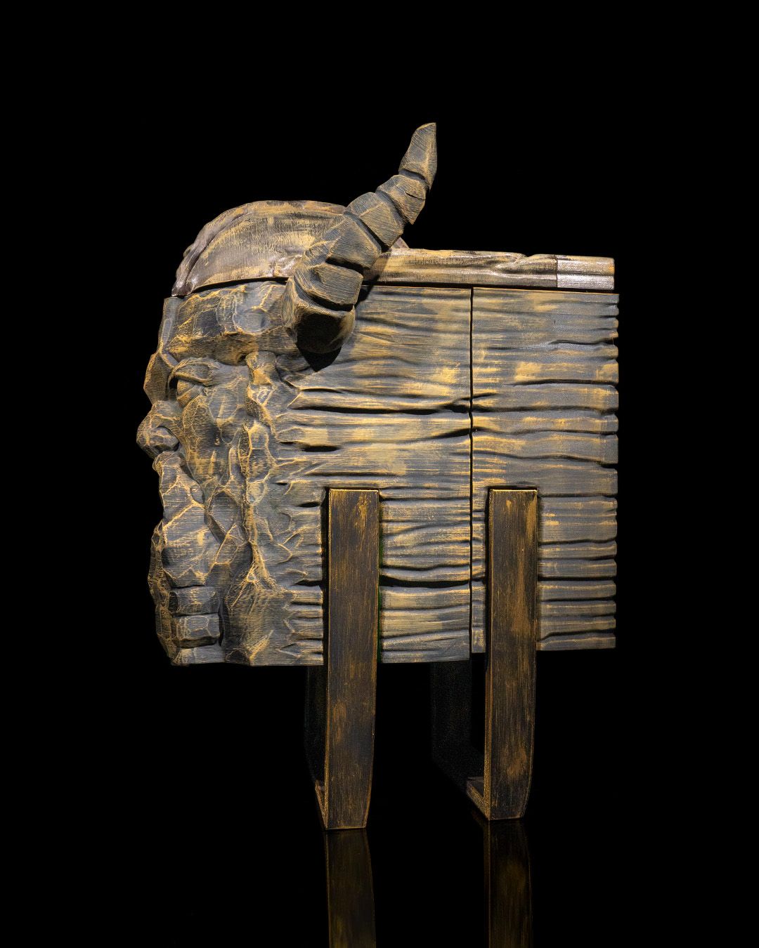 Viking Carved Wine Bag Dispenser - Image 9