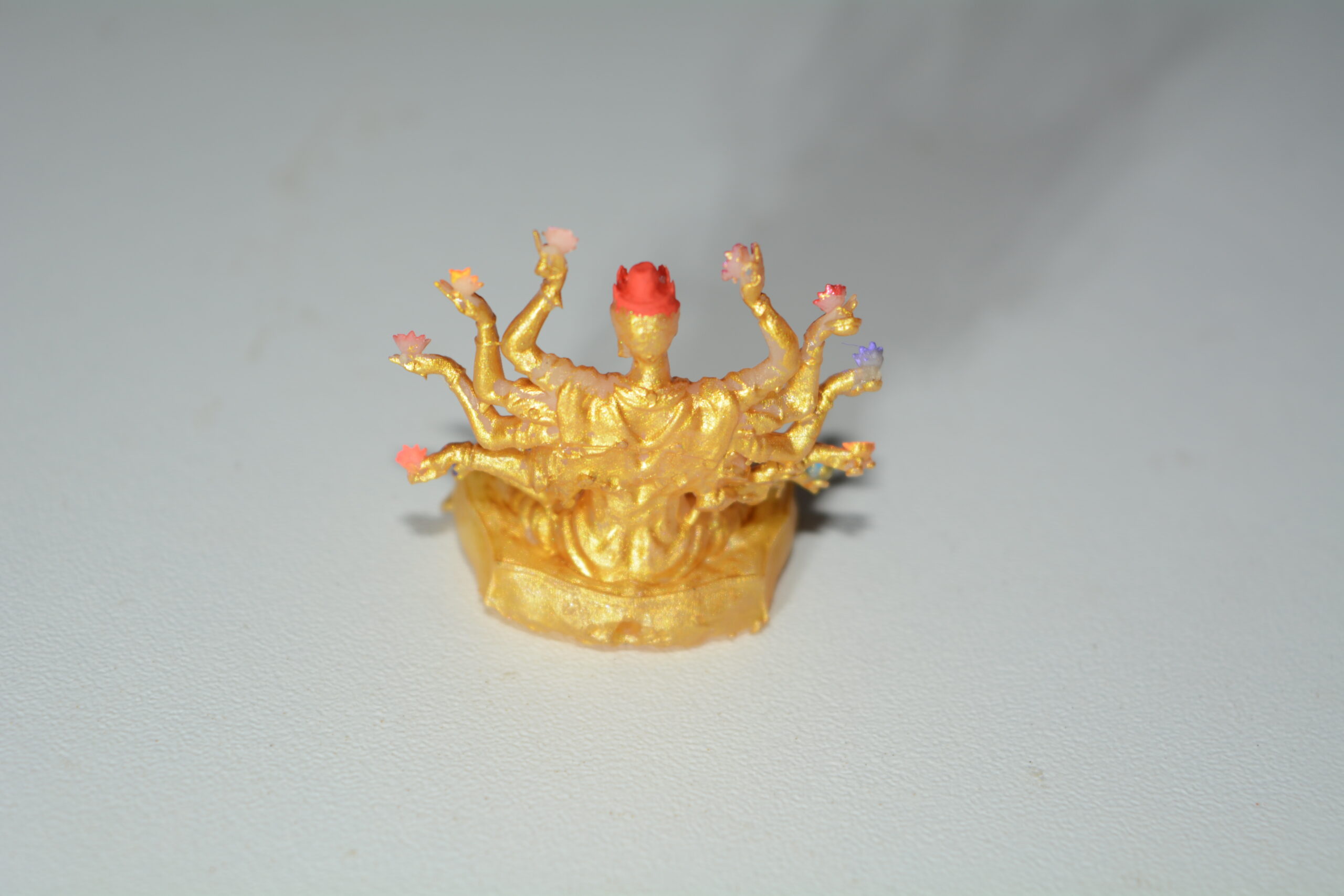 Crie um anuncio para miniatura dessa deusa feita em resina e pintada a mão contendo as dimensões 2x3x3 cm 🌸 Miniatura da Deusa Annapurna em Resina - Pintada à Mão 🌸 - Image 3