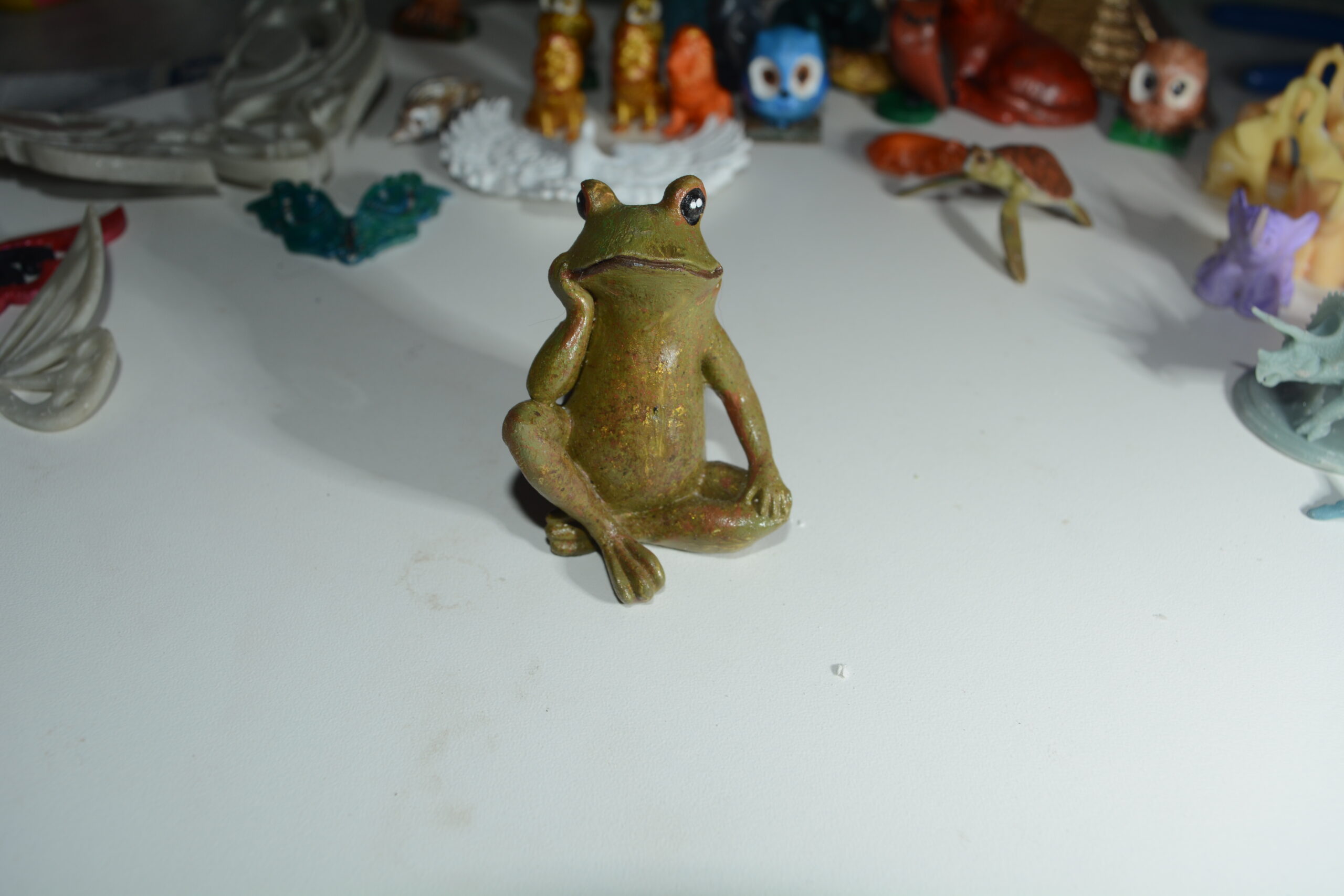 🌟 Sapo Pensador: Arte e Reflexão em Resina! 🌟